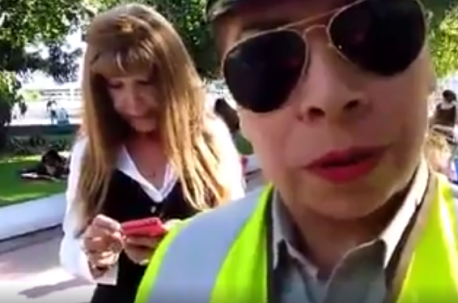 Video viral: Mujer pide ayuda a carabineros luego que niña la atropellara con auto de juguete