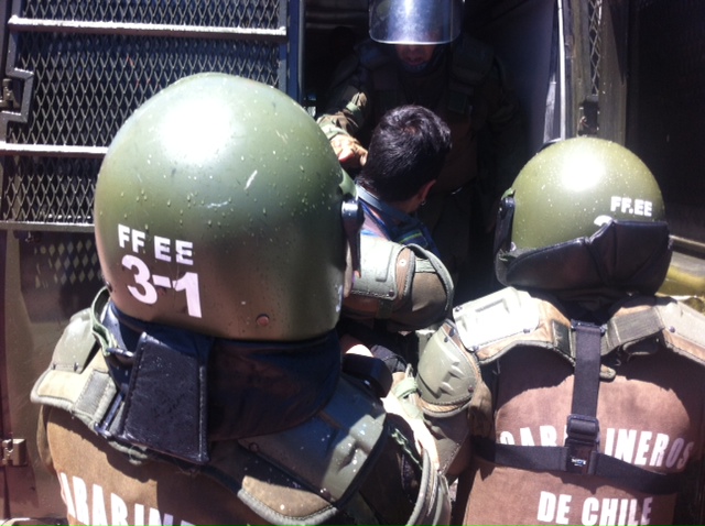 Varios estudiantes detenidos en protestas frente al Congreso en Valparaíso