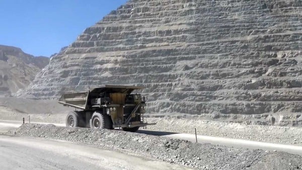Transnacional minera AngloAmerican proyecta despedir a unos 85 mil trabajadores durante el 2016