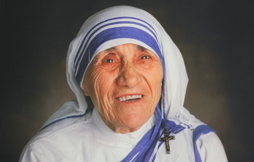 El Papa dio vía libre para que la Madre Teresa de Calcuta sea toda una Santa