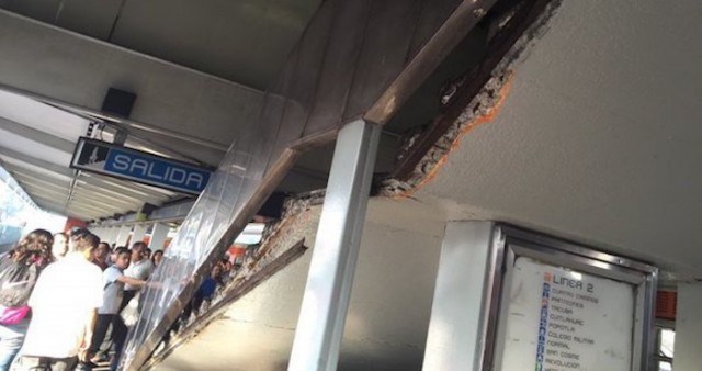 Tres lesionadas tras colapso de escaleras del metro Nativitas