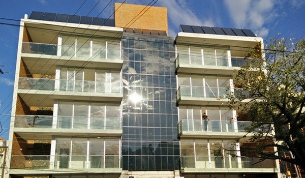 Presentan en Paraguay el primer edificio público abastecido con energía solar