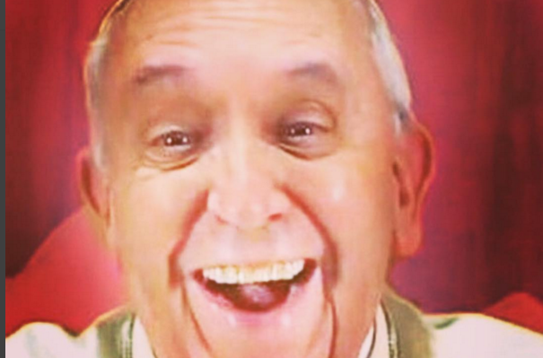 Selfie del Papa Francisco la rompe en Instagram, pero resulta ser un fake