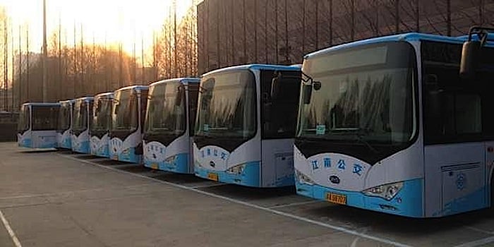 China revela su enorme y creciente flota de buses eléctricos