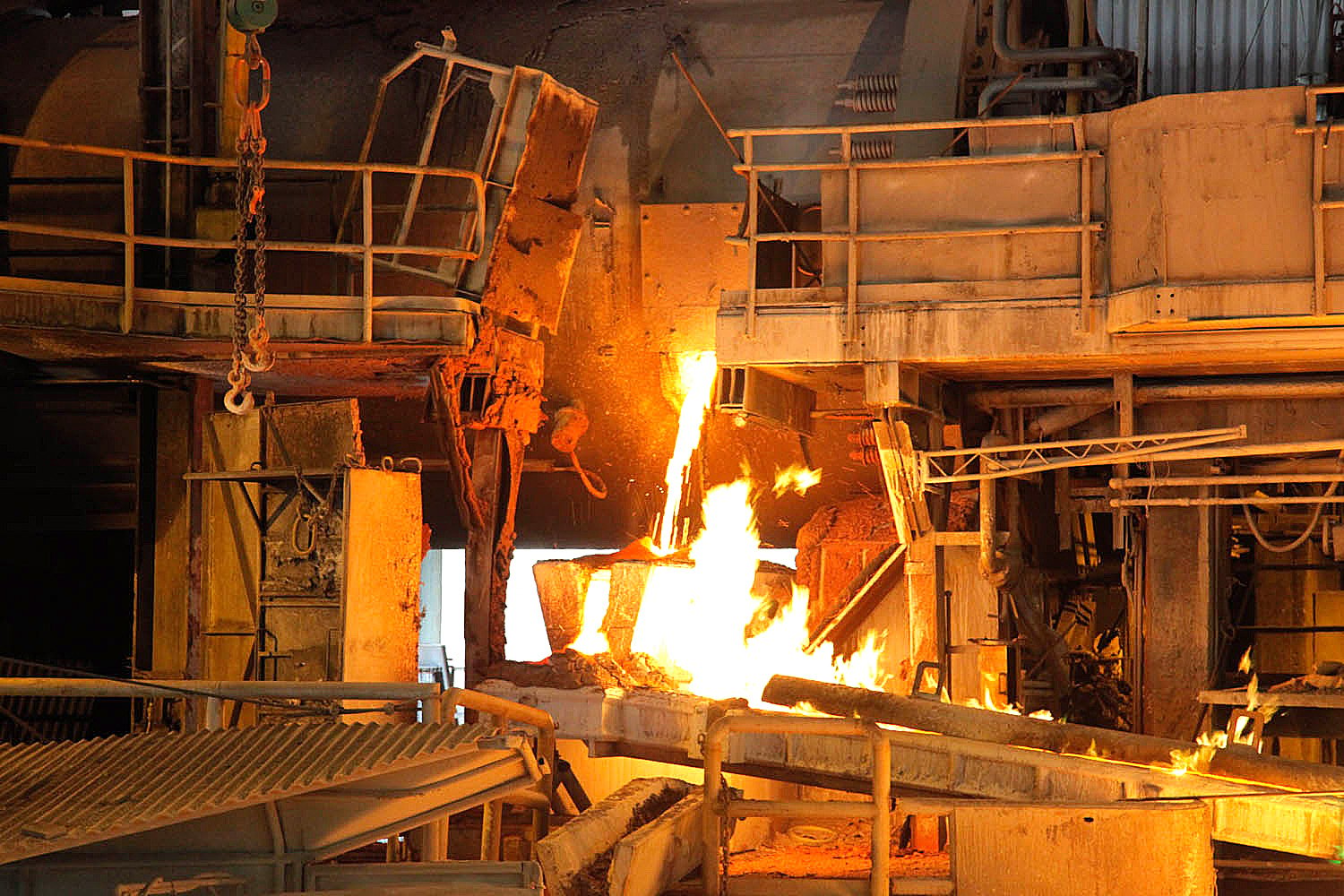 Producción industrial cae 1,4% arrastrada por frenazo en el sector cuprífero