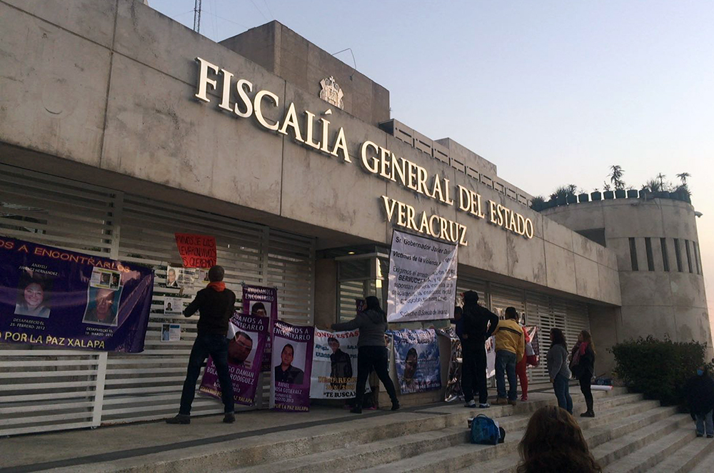Familias de personas desaparecidas toman la Fiscalía General del Estado de Veracruz