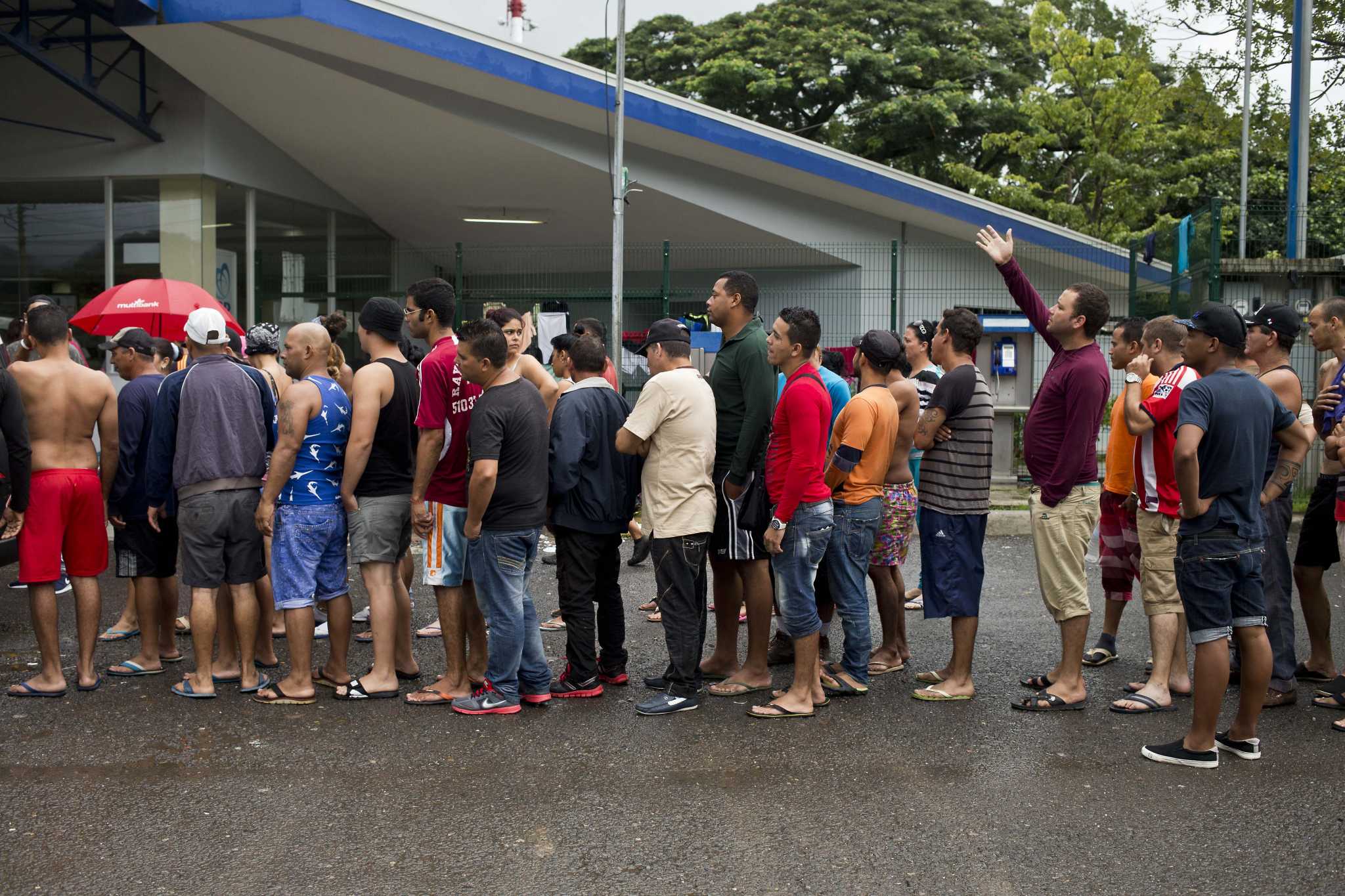 Instituto de migración recibe a 180 cubanos