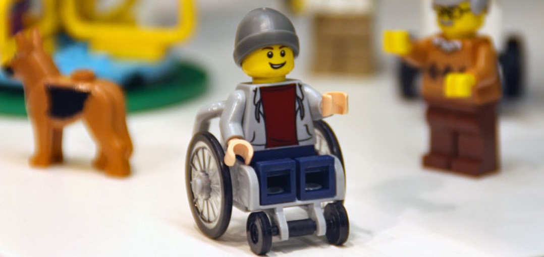 Lego presenta la primera figura en silla de ruedas
