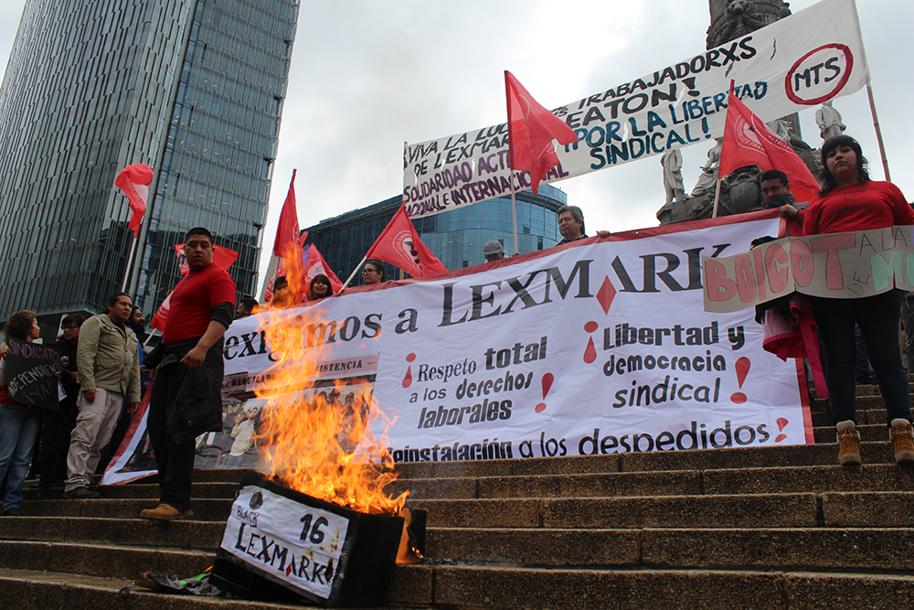 Trabajadoras de Lexmark protestan a su despido por consolidar un sindicato