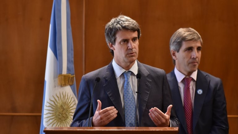 Los bancos internacionales sacarán jugosas comisiones por la emisión de deuda argentina