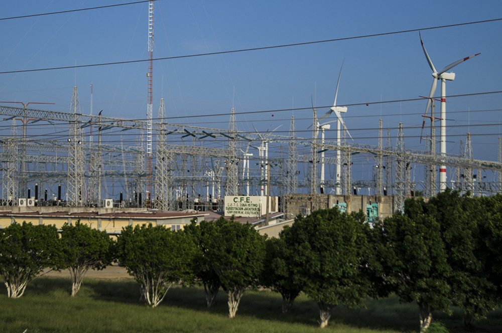 Empresas eólicas piden a CFE que no subsidie energía eléctrica a familias