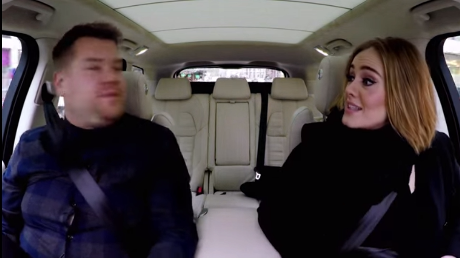 El divertido karaoke que protagonizó Adele arriba de un auto