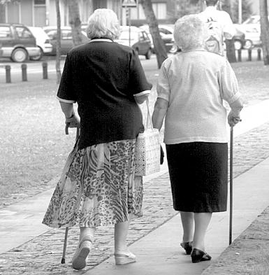 Alzheimer: Mujeres sufren más rápido deterioro mental que varones, según estudio