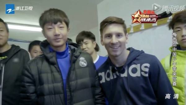 Insólito: Niño chino no quiso saludar a Messi por ser hincha del Real Madrid