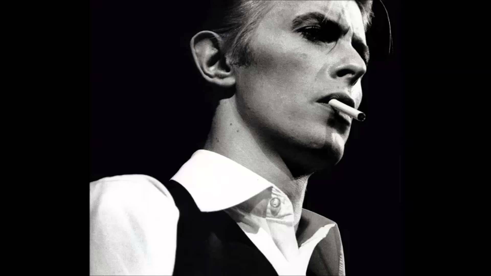 La historia musical de Bowie en vídeos que nos tocaron la mente
