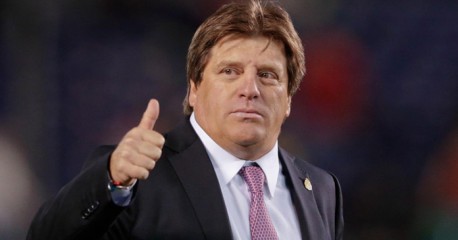El «Piojo» Herrera también asume que lo tienta venir a «La Roja»
