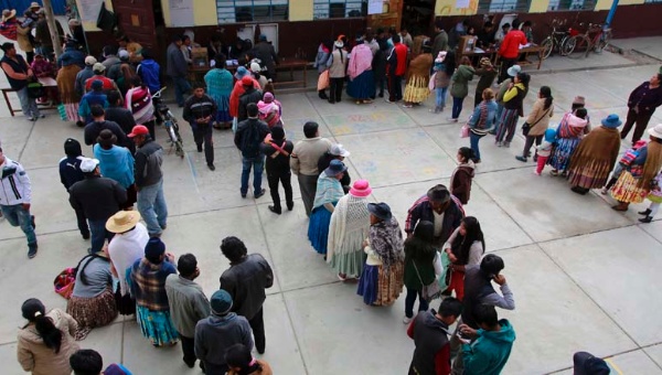 Gobierno de Bolivia denuncia campaña de mentiras en referendo