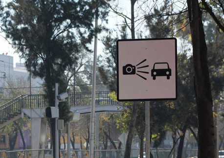 Fotomultas violan Derechos Humanos: Morena