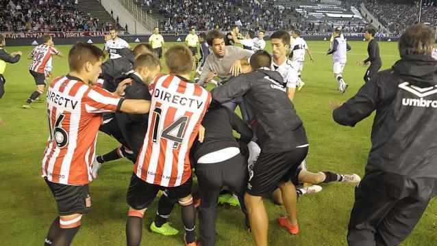 Clásico platense: Estos son los 12 jugadores suspendidos