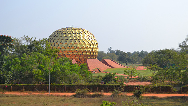 Bienvenido a Auroville, la ciudad más extraña del mundo