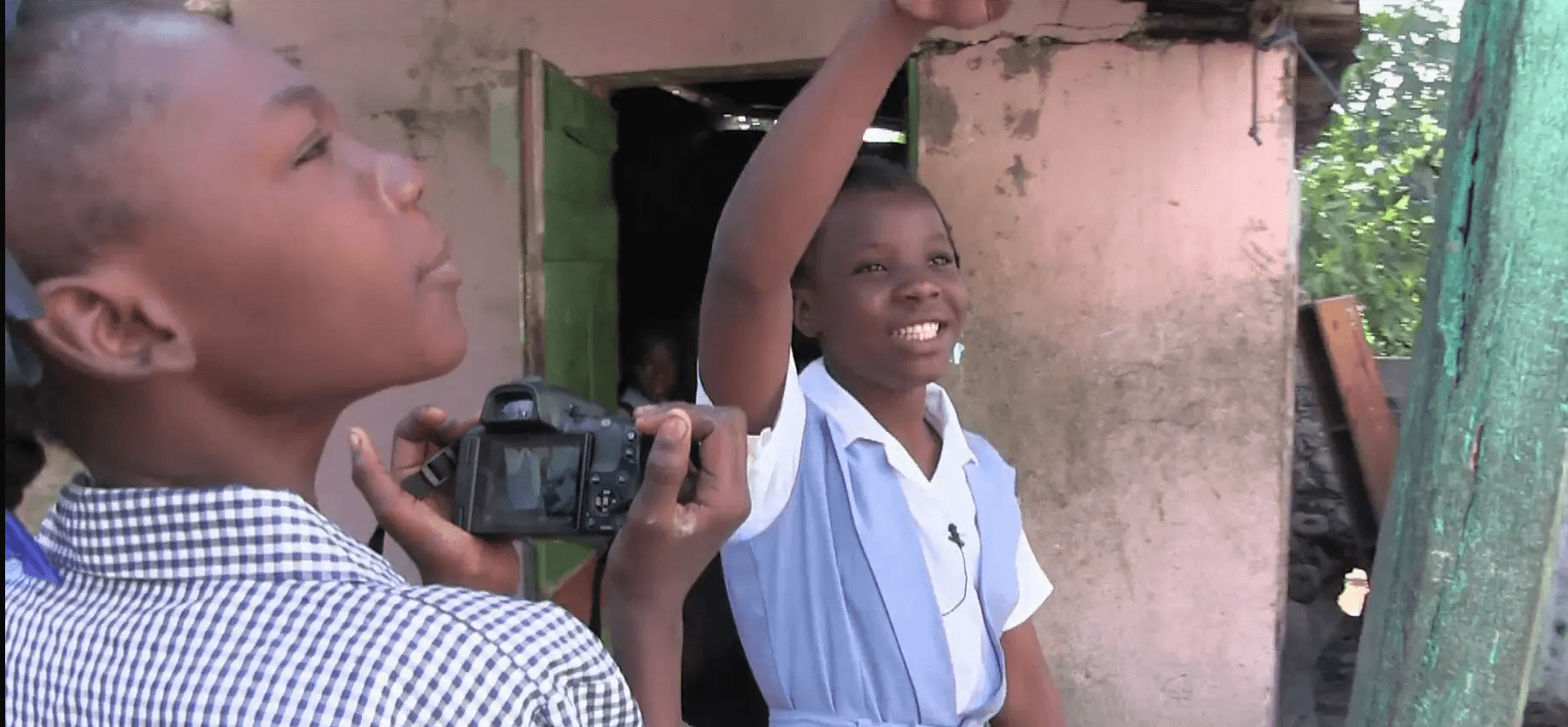 Niños haitianos denuncian desvío de recursos en taller de periodismo