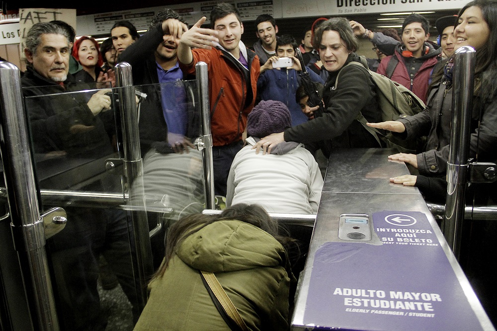 Confech llama a protesta nacional por un «transporte público digno y de calidad»