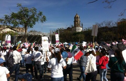 Se manifiestan contra matrimonio igualitario en Guadalajara