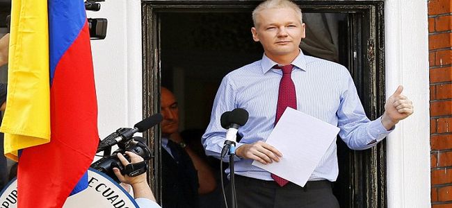 Assange declara por supuesto delito de violación