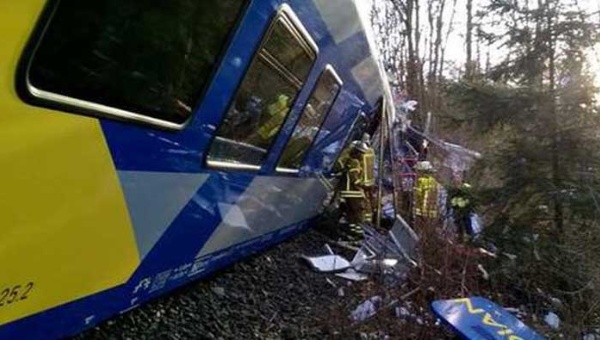 Alemania: 9 muertos y más de 150 heridos por choque frontal de trenes