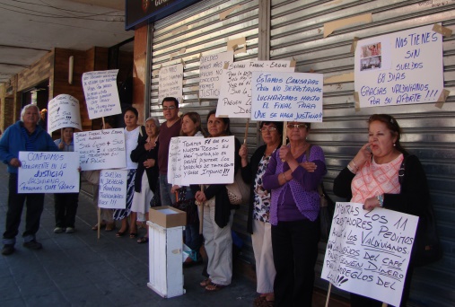 Dignidad laboral: trabajadores de café Palace en Valdivia llevan dos meses luchando por sus sueldos