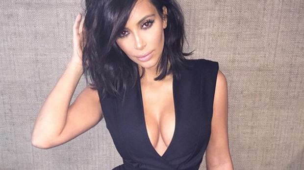 Esta mujer puso a prueba el truco del escote de Kim Kardashian