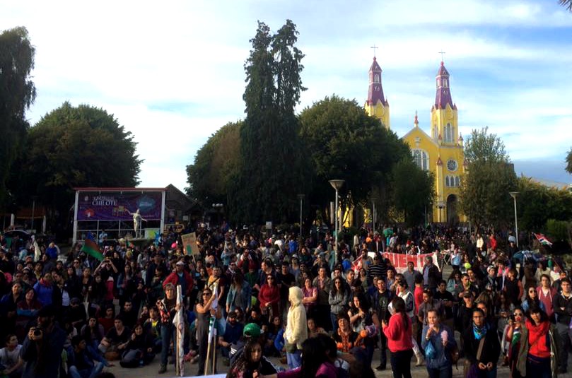 Chiloé: Más de 1.500 personas marcharon contra el saqueo y por sus prioridades