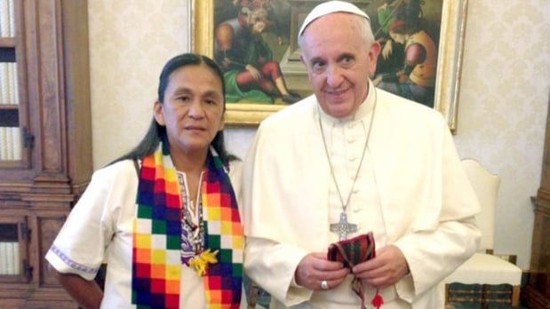 El Papa Francisco le envió un rosario bendecido a Milagro Sala