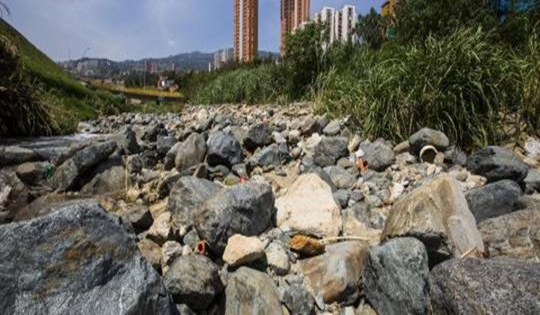 Colombia: las quebradas de Medellín se encuentran seriamente afectadas por residuos