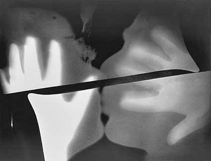 Fotogramas: la esencia de la luz en 10 obras del surrealista Man Ray