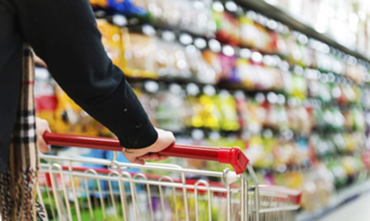 Francia prohíbe a los supermercados desperdiciar la comida que no venden
