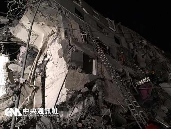 Videos y fotos muestran la severa destrucción que dejó el terremoto de este viernes en Taiwán