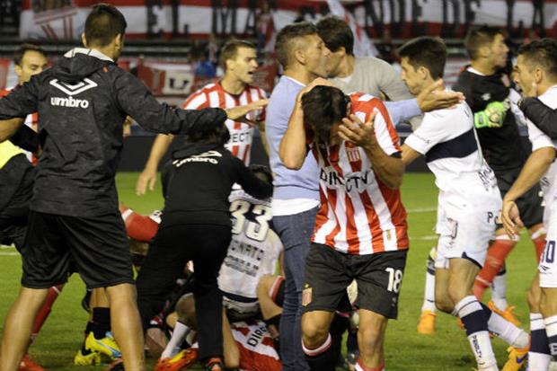 Estudiantes sancionó a su plantel con una multa y trabajos comunitarios