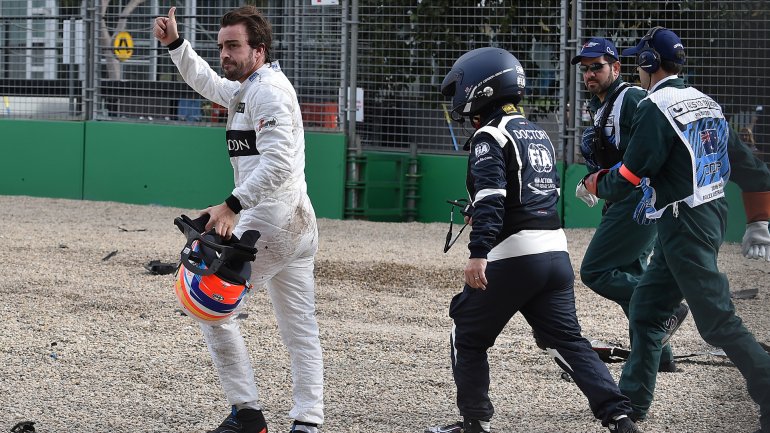 Alonso sufre accidente y se queda fuera del gran premio de Bahréin