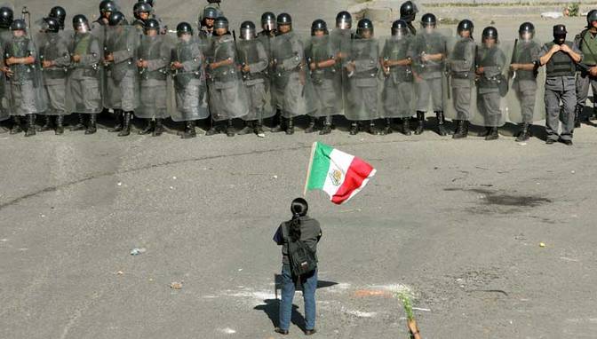 Con la llamada “Ley Atenco” el gobierno mexiquense aprueba el uso de la fuerza
