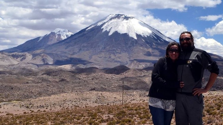 Esta pareja de chilenos hizo un viaje desde Cánada utilizando aceite reciclado como combustible