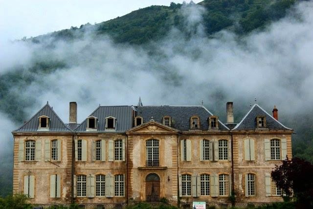Compraron una mansión francesa del año 1700. Esto fue lo que encontraron en su interior