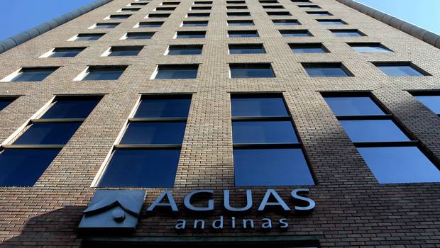 Sernac ofició a Aguas Andinas para que informe sobre eventuales compensaciones a consumidores