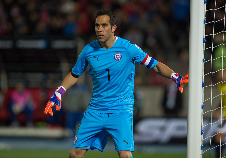 ¿Sin capitán? Claudio Bravo podría optar por no jugar la Copa América