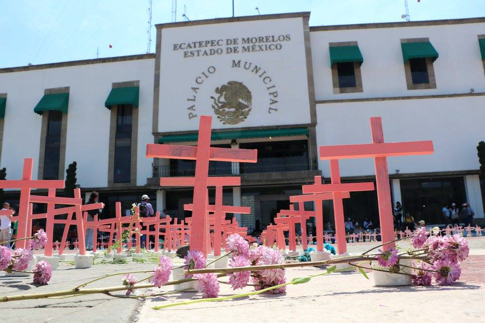 ONG´s en Ecatepec colocan 600 cruces por casos de feminicidios