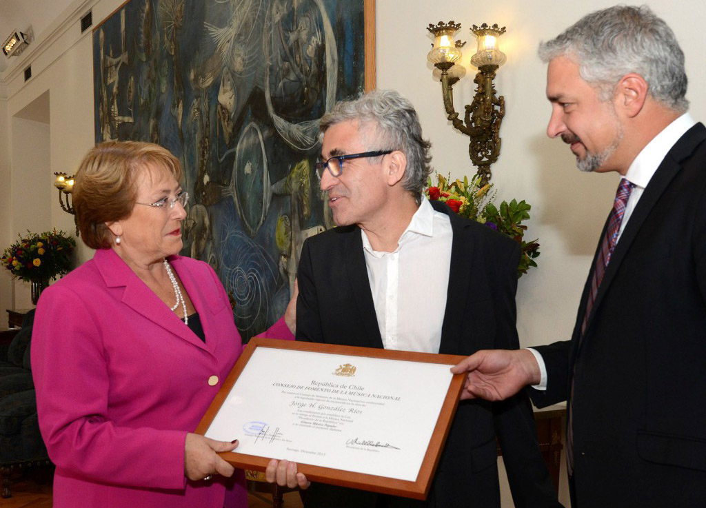 Jorge González recibe Premio a la Música Nacional Presidente de la República