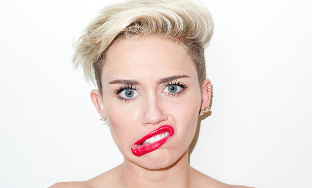 La polémica Miley Cyrus fue captada yendo de compras sin ropa interior