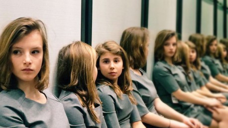 ¿Cuántas chicas ves en esta foto? La imagen viral que trae de cabeza a Instagram
