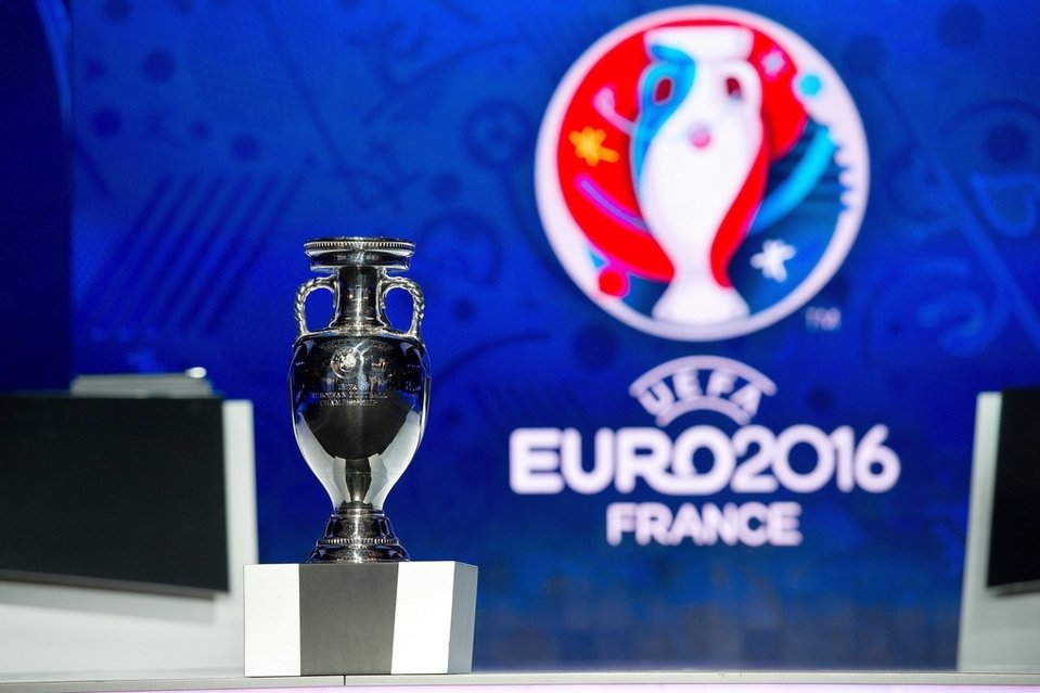 UEFA descarta que Eurocopa 2016 se juegue sin público