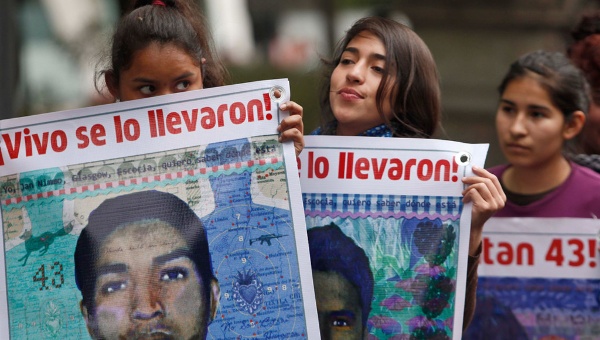 México: Multitudinarias marchas recuerdan dos años de desaparición de los 43 normalistas